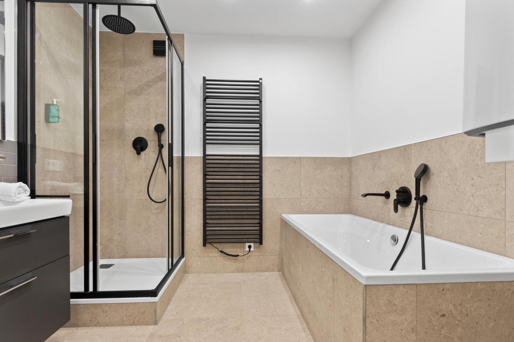 Appartement Flatista Homes - Station - 4 Br *